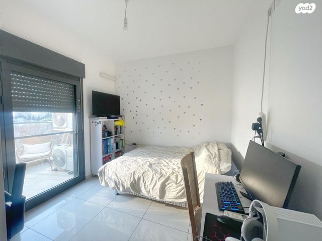 דירה, הפרדס, אושיות, רחובות