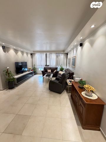 דירה, מאירוב, מחנה יהודה, פתח תקווה