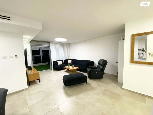 שקמים ואגמים