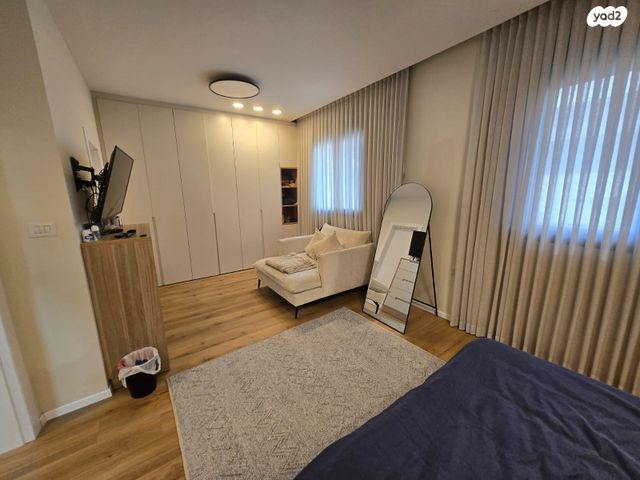 דירת גן, תל מונד