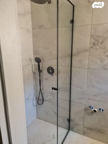 בית פרטי/ קוטג', מעגלים, מעגלים