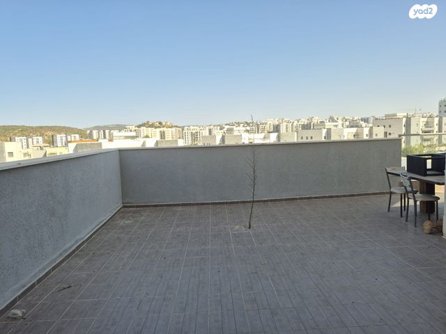 גג/ פנטהאוז, גפן, החורש, חריש