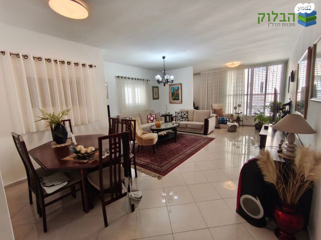 רמז, מערב ותיק