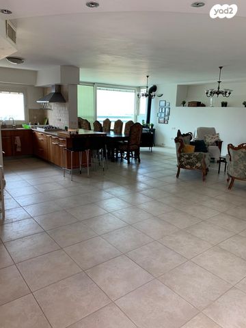 גג/ פנטהאוז, חיל השריון, נווה חוף, ראשון לציון