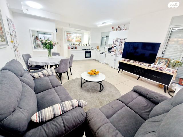 גג/ פנטהאוז, צאלים 10, נאות רחל, חולון