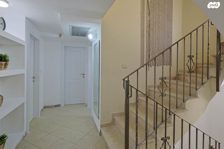 בית פרטי/ קוטג', עזרא ונחמיה 18, עמישב, פתח תקווה