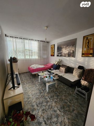 דירה, לוחמי הגטאות, קרית ביאליק