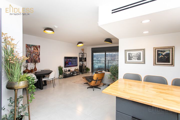 דירה, דולפין, גלי כרמל, טירת כרמל