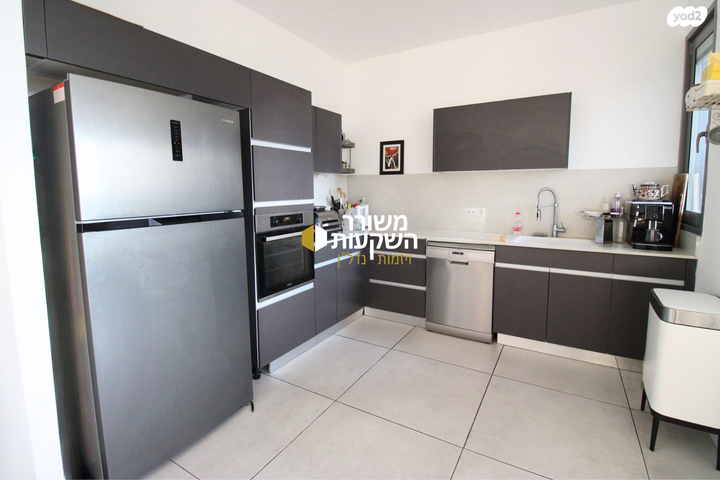 דירה, אריק איינשטיין, הרצליה ב', הרצליה