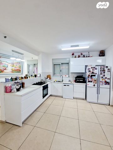 גג/ פנטהאוז, צאלים 10, נאות רחל, חולון