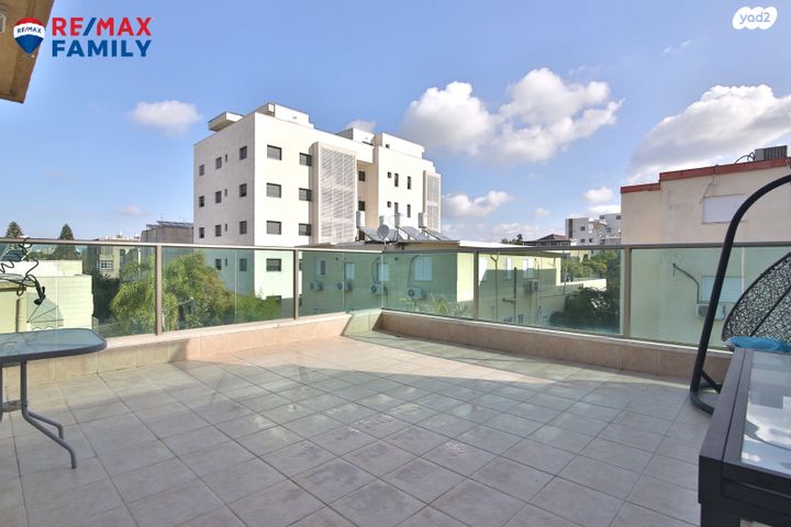 גג/ פנטהאוז, הרב קוק 46, מוצקין הותיקה, קרית מוצקין