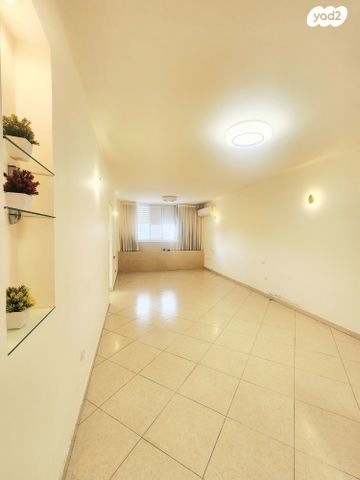 דירה, דרך משה דיין 40, נווה ברבור, כפר שלם מערב, תל אביב יפו