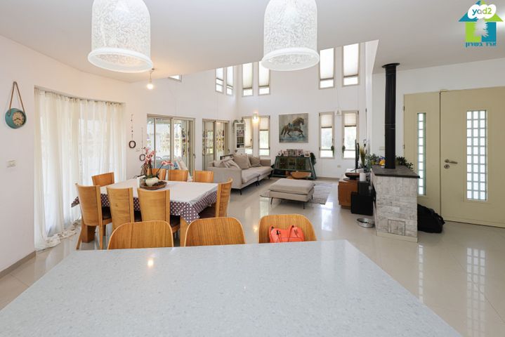 דו משפחתי, יד חנה