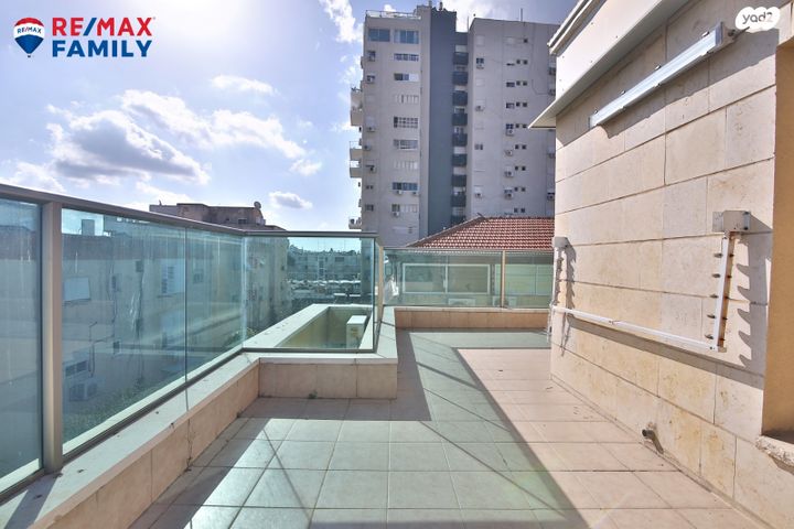 גג/ פנטהאוז, הרב קוק 46, מוצקין הותיקה, קרית מוצקין