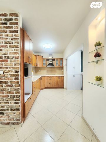 דירה, דרך משה דיין 40, נווה ברבור, כפר שלם מערב, תל אביב יפו