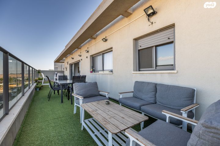 גג/ פנטהאוז, הפיקוס, שאר העיר, חצור הגלילית