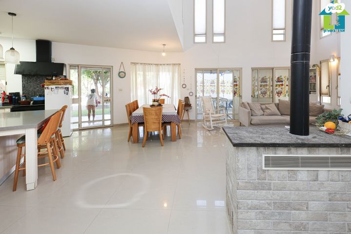 דו משפחתי, יד חנה