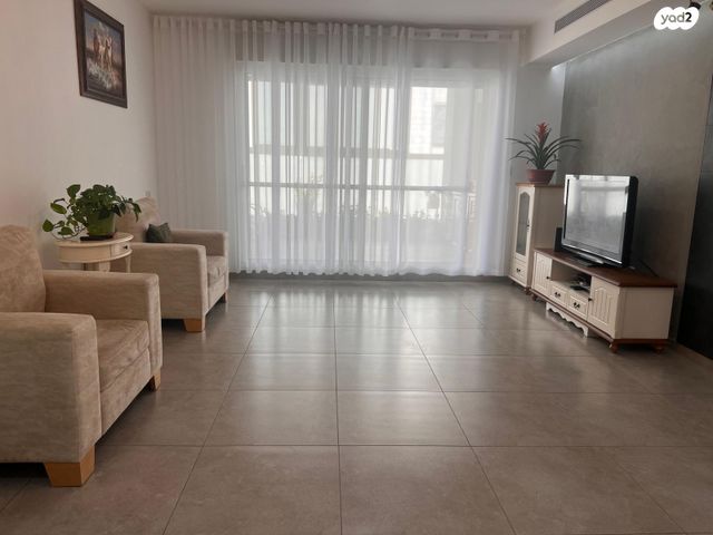 דירה, גבעת אוסישקין, נהריה