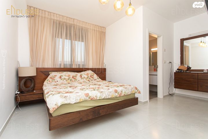 דירה, דולפין, גלי כרמל, טירת כרמל