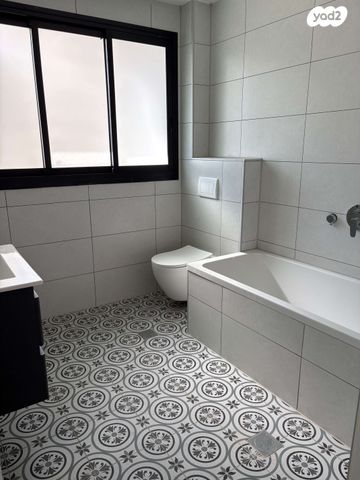 דירה, החורש 2, 2008, רעננה