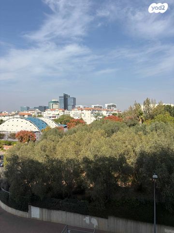 דירה, החורש 2, 2008, רעננה