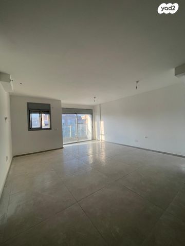 דירה, אלופי צה"ל 43, קרית שרת מערב, חולון