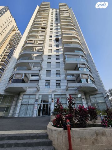 דירה, ראובן ברקת 25, קרית אילון, חולון