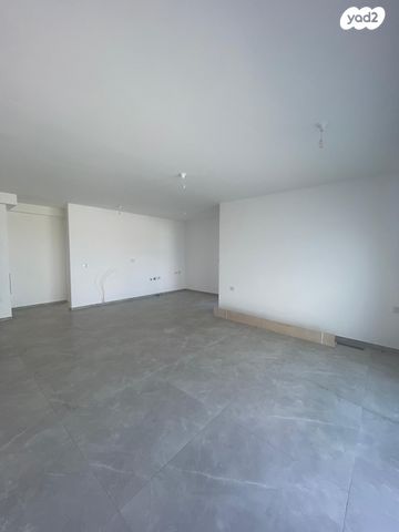 גג/ פנטהאוז, אלופי צה"ל, קרית שרת מערב, חולון