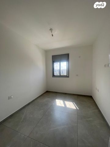 דירה, אלופי צה"ל 43, קרית שרת מערב, חולון