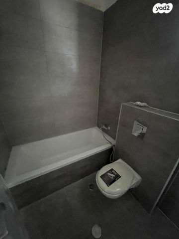 גג/ פנטהאוז, אלופי צה"ל, קרית שרת מערב, חולון