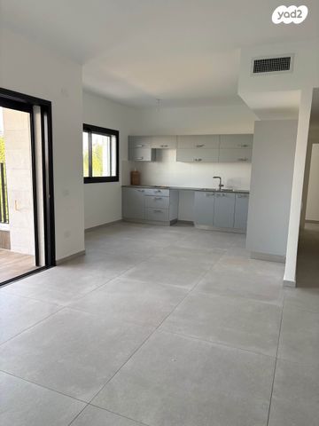 דירה, החורש 2, 2008, רעננה