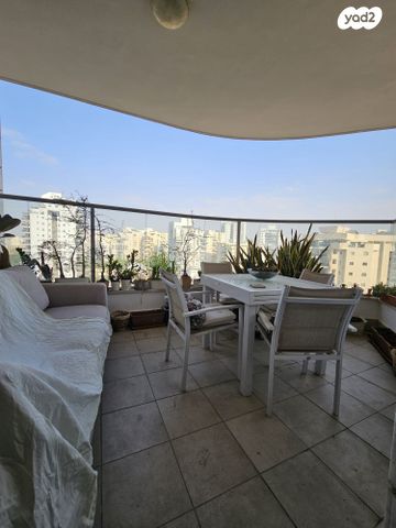 דירה, ראובן ברקת 25, קרית אילון, חולון