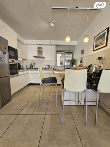 דירה, ראובן ברקת 25, קרית אילון, חולון