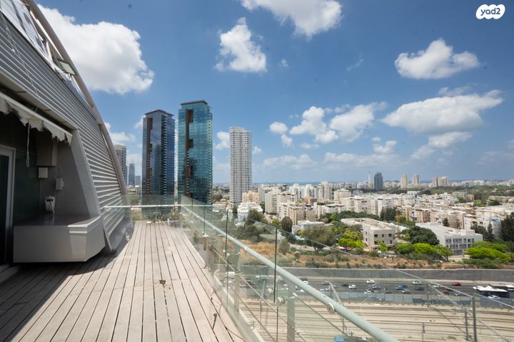 גג/ פנטהאוז, חרוזים, חרוזים, רמת גן