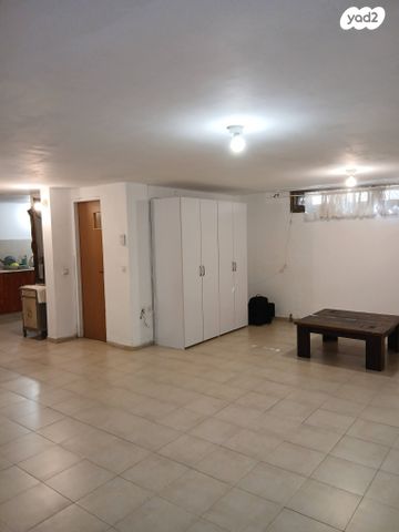 יחידת דיור, הדולב, אבן גבירול, רחובות