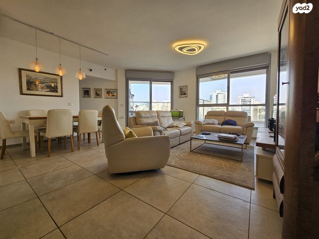 ראובן ברקת 25