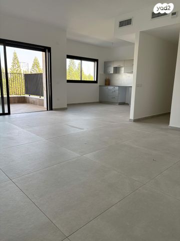 דירה, החורש 2, 2008, רעננה