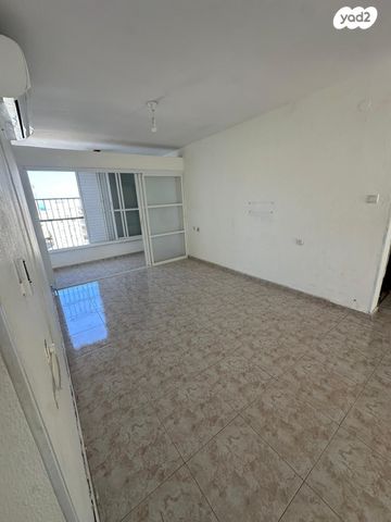 דירה, שרת, טירת כרמל