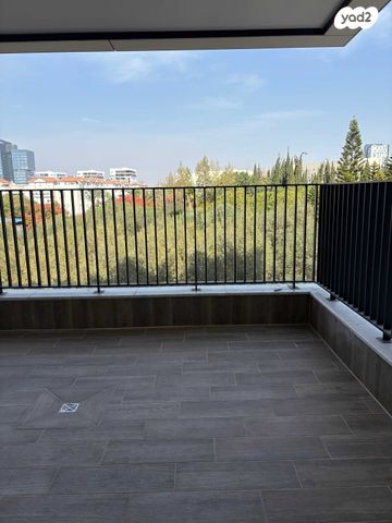 דירה, החורש 2, 2008, רעננה