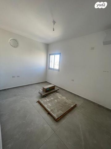 גג/ פנטהאוז, אלופי צה"ל, קרית שרת מערב, חולון