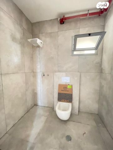 דירה, אלופי צה"ל 43, קרית שרת מערב, חולון