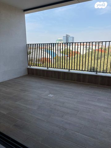 דירה, החורש 2, 2008, רעננה