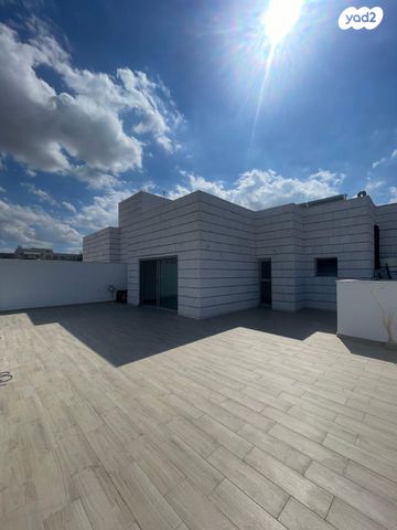 גג/ פנטהאוז, אלופי צה"ל, קרית שרת מערב, חולון