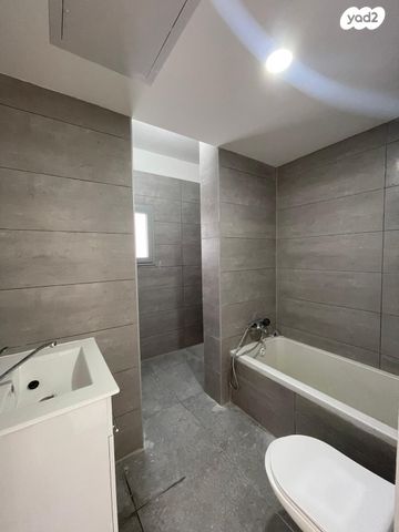 גג/ פנטהאוז, שער ציון, קרית שרת מערב, חולון