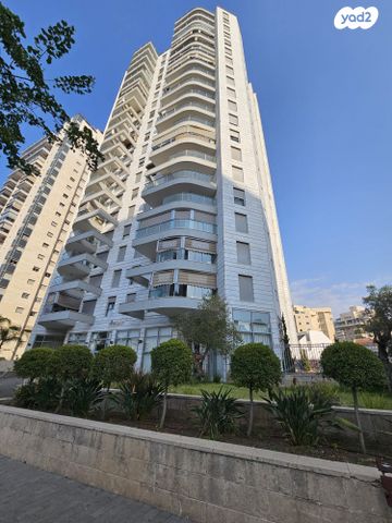 דירה, ראובן ברקת 25, קרית אילון, חולון