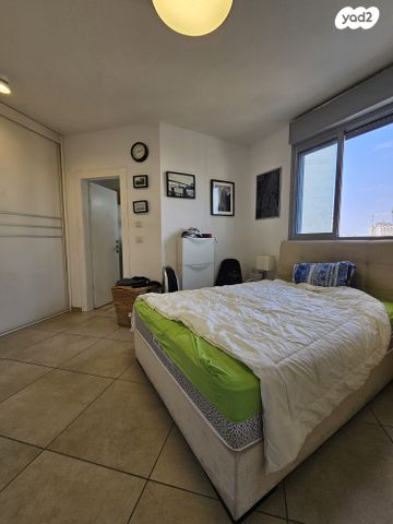 דירה, ראובן ברקת 25, קרית אילון, חולון