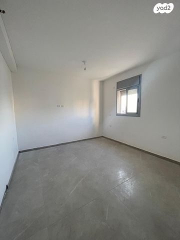 דירה, אלופי צה"ל 43, קרית שרת מערב, חולון