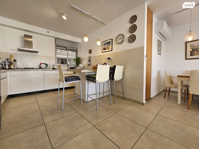 דירה, ראובן ברקת 25, קרית אילון, חולון