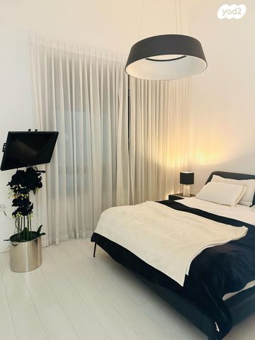 דירת גן, אהוד מנור, כפר יונה