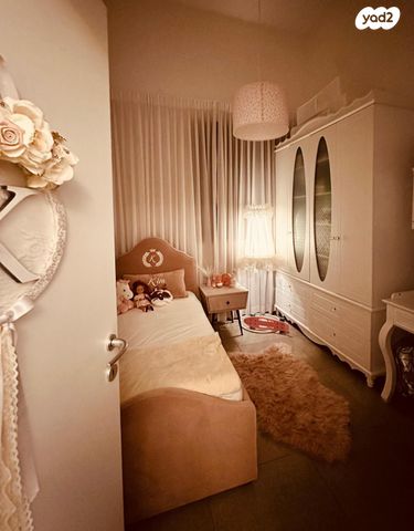 דירת גן, אהוד מנור, כפר יונה